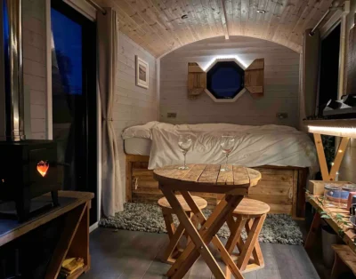 Lakeside Shepherds Hut with Hot Tub