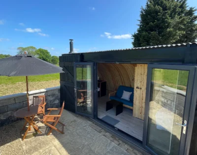 Henny Riverside Glamping Pod